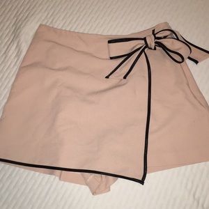 Pale pink skort with black trim (6)